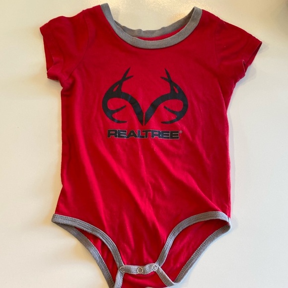RealTree red and black cotton short sleeve snap bottom bodysuit size 6-12 Months - Picture 1 of 5